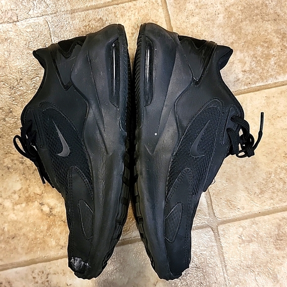 NikeAir Triple Black Size US 8.5 - Picture 2 of 6